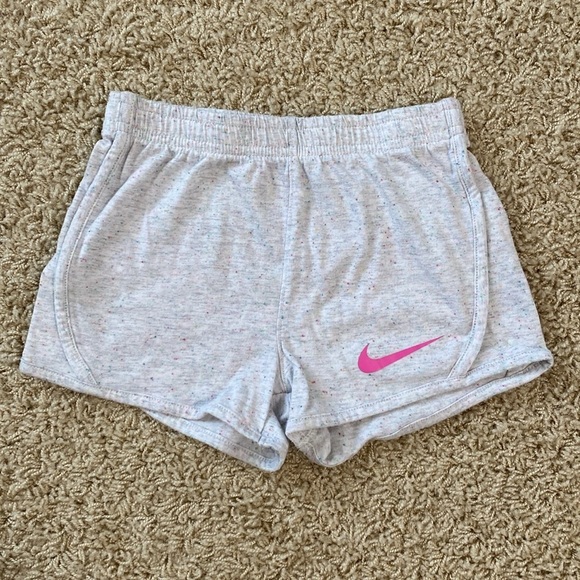 Nike | Navy Tee and Gray Shorts Set - Picture 6 of 10